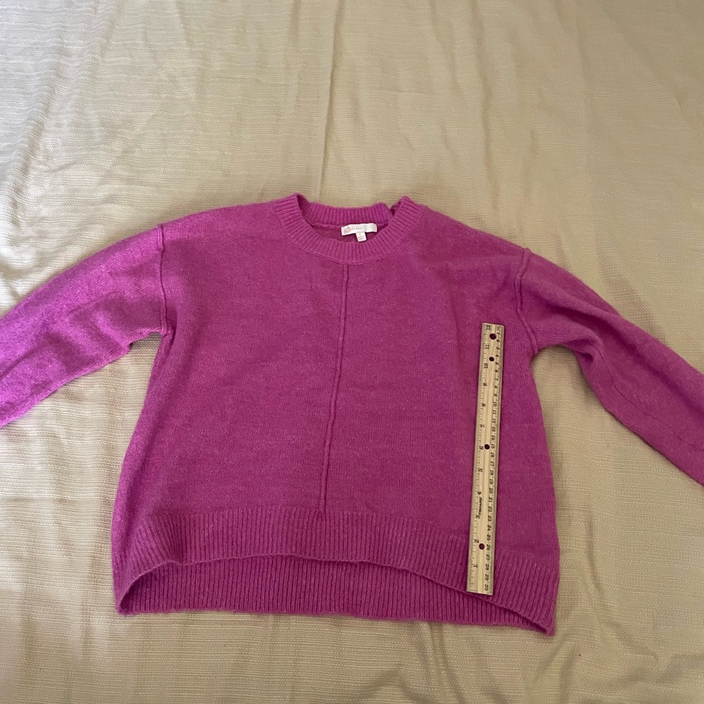 The brand is GB! The size is a L in kids. This sweater is more of a purple color